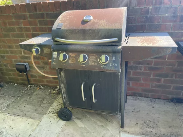 Landmann grill chef 12375 ft 2 on sale burner gas barbecue with flame tamer