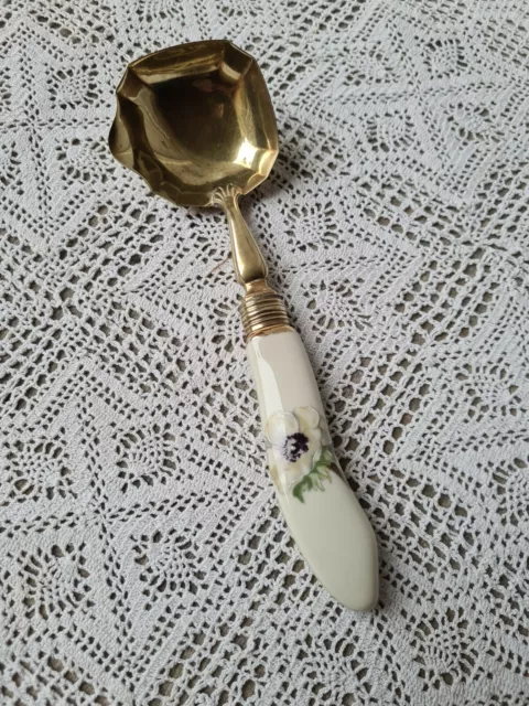 Ancienne Louche à sauce ou crème en laiton et porcelaine de Limoges