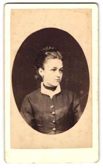 Fotografie G. v. Grafenstein, München, Portrait junge Dame mit Flechtfrisur