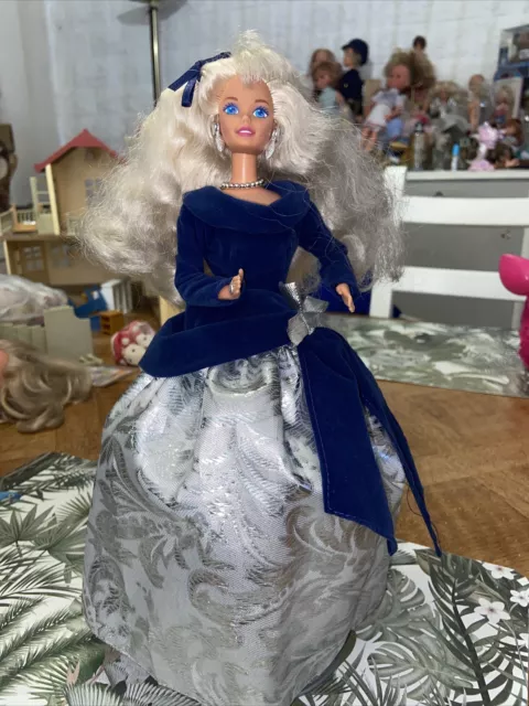 Barbie Winter Velvet 1995 * An Avon Exclusive * Barbie De Collection