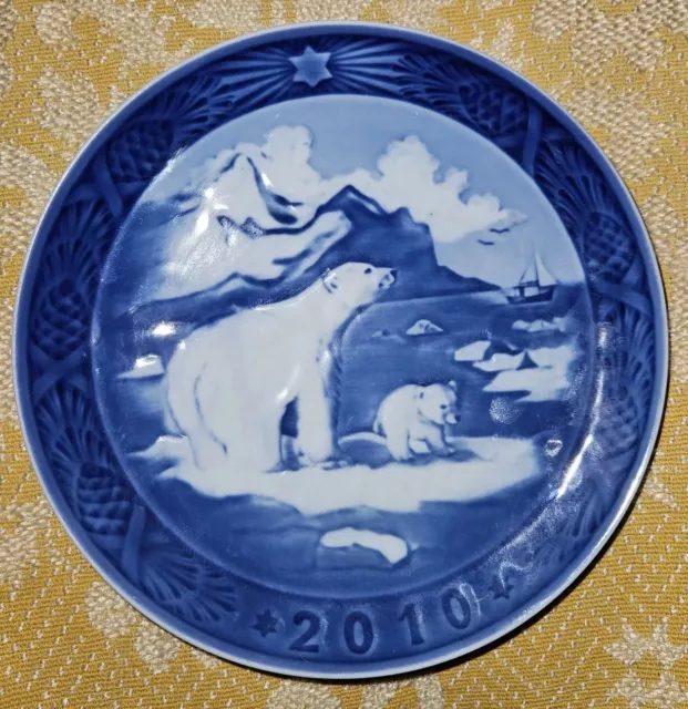 Royal Copenhagen 2010 Plate Christmas In Greenland Polar Bear, Excellent Cond.