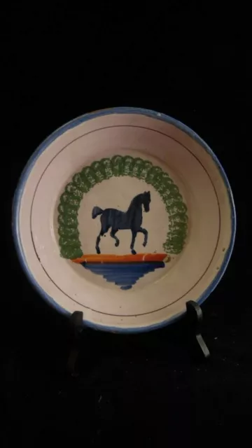 Assiette en faience XIX ème Auxerrois ? Bourgogne ? Nevers ? décor de cheval