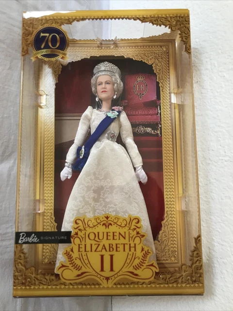 Barbie Reine Elizabeth II – 2021 – Mattel HCB96 – Platinium Jubilee
