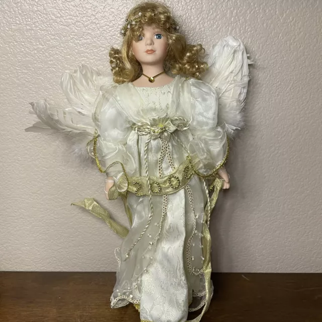 2002 THE HERITAGE SIGNATURE COLLECTION Porcelain Angel Doll Angelica #80004