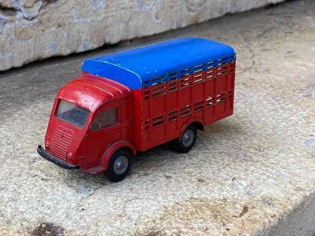 CIJ Europarc Renault 2,5 Tonnes Bétaillère - Échelle 1:43 - Jaune Et Rouge - Occasion