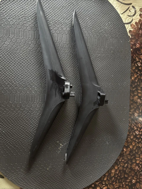 Pieds Complets Avec Vis Pour TV Thomson – Référence 3020950v70000002 – 50UA5S13W (neuf)