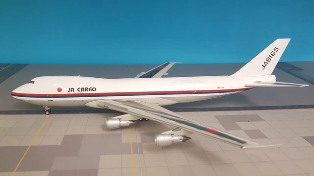 BLUE BOX 1:200 Boeing 747-200 JAL Cargo JA8165 Ref: BBOX1414