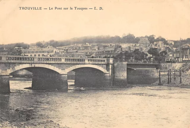 Cpa 14 Trouville Le Pont Sur La Touques