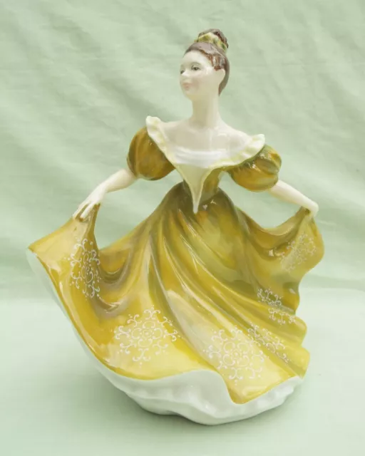 Royal Doulton Figurine  'Lynne'   from 1970  - 18.5cm high - Excellent