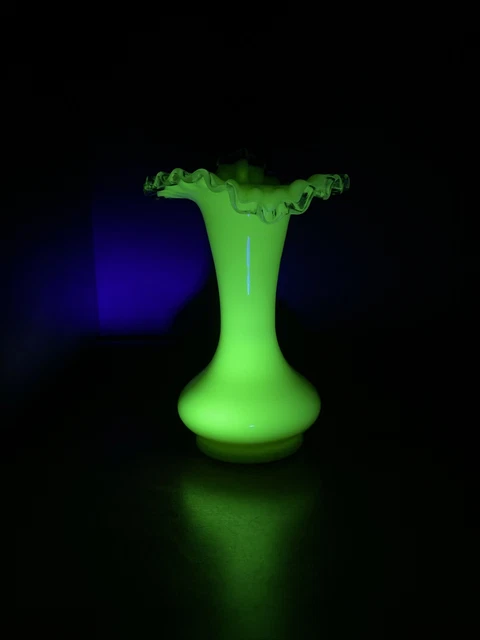 Vintage Fenton Silvercrest Custard Uranium Glass Ruffled Edge Vase 8”