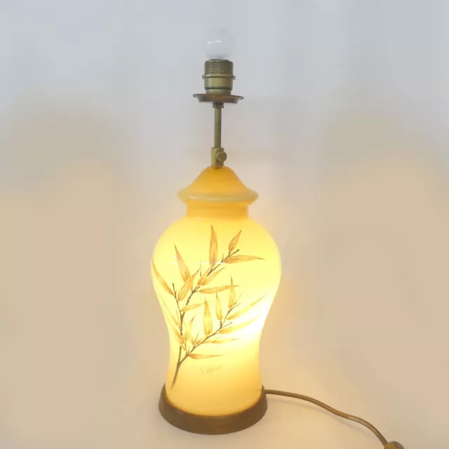 Alte Handsignierte Tischlampe aus Opalglas mit beleuchteten und Handbemalten Lam 3