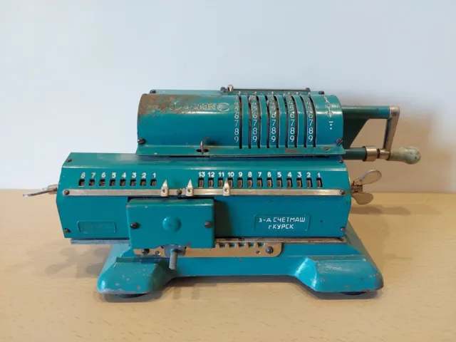 Calculadora mecánica del aritmómetro de la URSS Felix. Máquina sumadora...