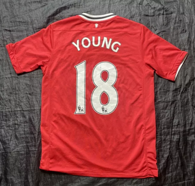 Ashley YOUNG MANCHESTER UNITED jersey shirt NIKE 2011-12 SIZE XL.Boys (XS adults