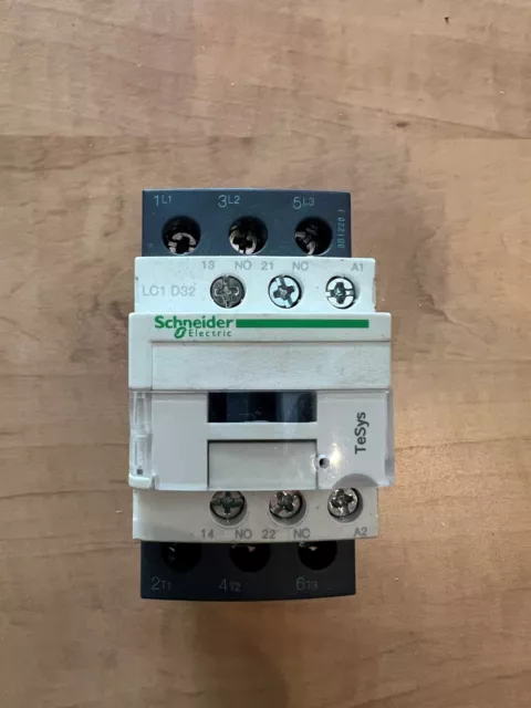 Schneider - LC1 D32 B7 Magnetic Contactor coil 24VAC