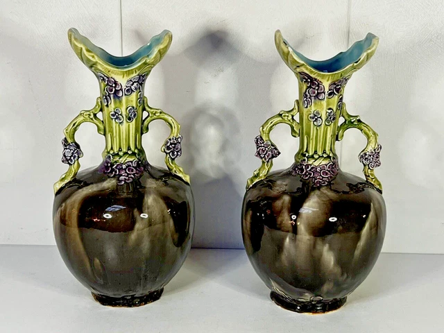 PAIRE DE VASES ANCIENS EN BARBOTINE FIN XIXème