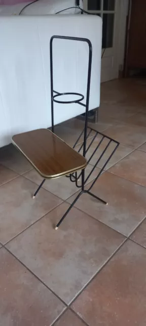 Porte revue vintage avec sa tablette formica rouge années 60-70 string etagere