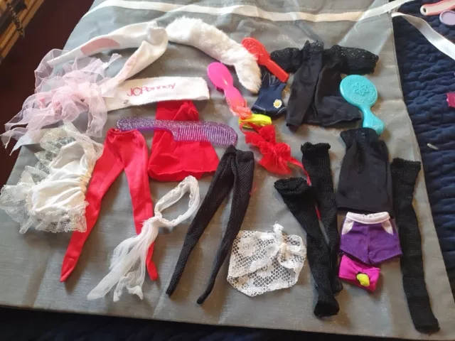 bundle vintage mixed  barbie,skipper Sindy etc doll clothes.some need tlc.