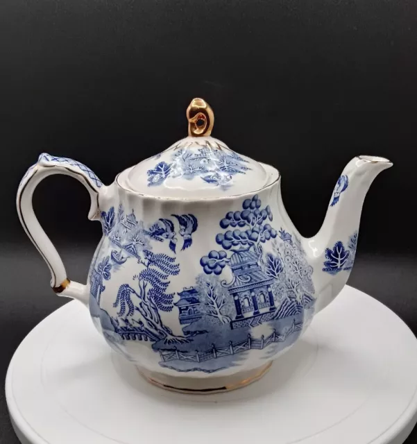 Sadler Teapot Made in England "Blue Willow " Pattern