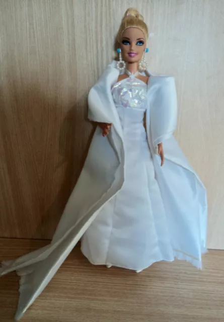 Barbie in a  Stunning White Gown and Long Stole / Wrap, Jewellery & Shoes