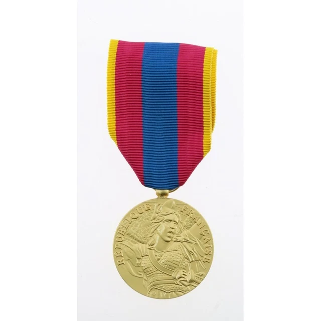 Médaille de timbre d'or de qualité supérieure avec étoiles, couronne de