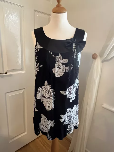 Ladies Sleeveless Top Size M/L (approx Size 16) Black & White Floral Print & Bow