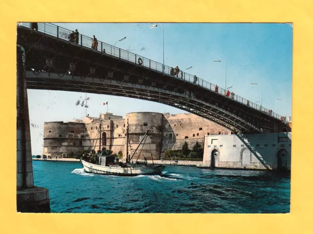 Cartolina Taranto nuovo ponte girevole e Castello Aragonese viaggiata 1972