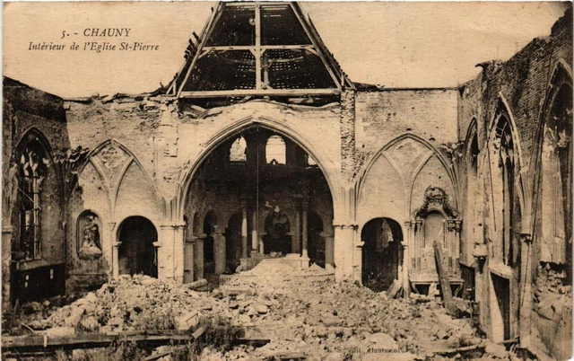 CPA AK Chauny Interieur de l'Eglise St-Pierre MILITAIRE (731489)