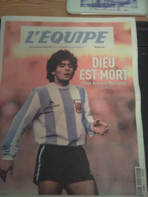 Maradona "Dieu Est Mort" 1960-2020_...Journal L'equipe # 26 Novembre 2020