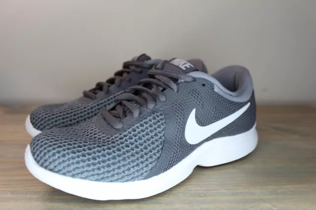 Nike Revolution 4 Woman's Running Shoes / 908999-010 / Gray / Size 5