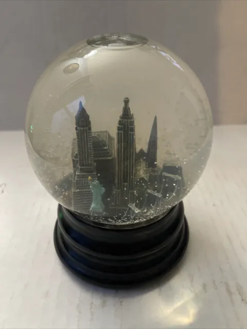 VINTAGE SAKS FIFTH Avenue New York City Snow globe With Twin Towers ...
