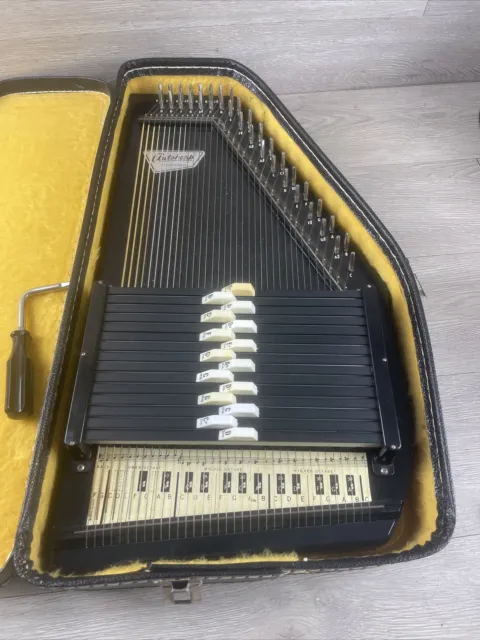 Oscar Schmidt Autoharp 15 Chord 36 String with Case & Tuning Tool