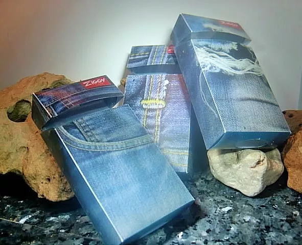 Exklusive Zigaretten Box Hülle Dose  Jeans Design 100 mm Zig. plus 2 Feuerzeuge