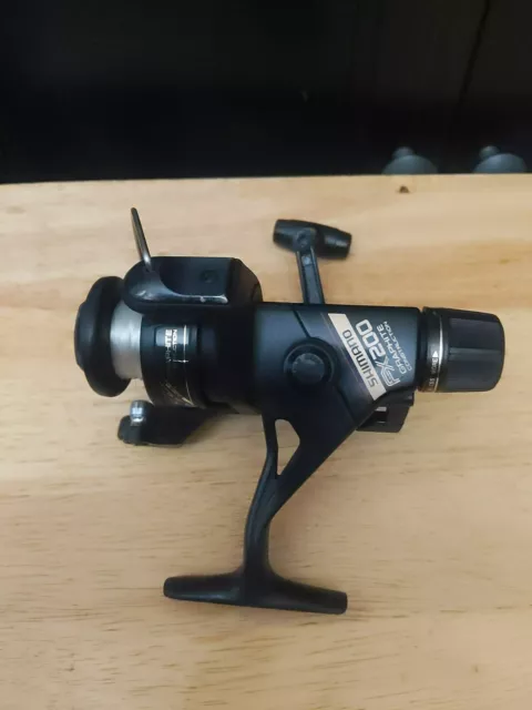 https://www.picclickimg.com/8IAAAOSwQ8Zk283K/Shimano-FX200-Spinning-Fishing-Reel-Graphite-Construction-Right-Left.webp