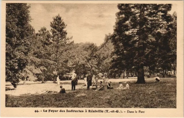 CPA Realville dans le parc FRANCE (1094861)