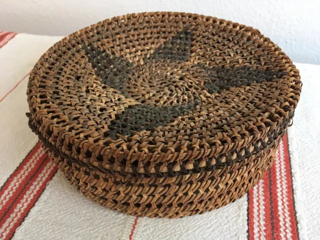 Vintage Woven Round Sewing Trinket Basket with Hinged Star Lid 8” Plastic Lined