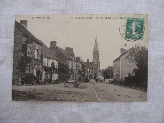 Cpa Orne 61 Passais Rue De St Cyr Et La Place