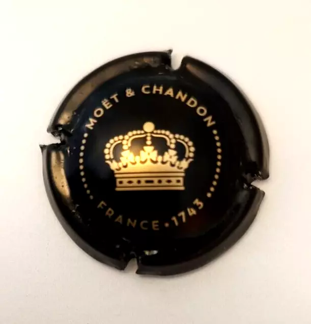 capsule de champagne MOET & CHANDON n° 246 noir et or