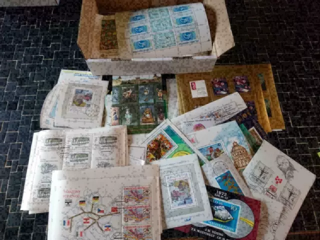Box Europe+Overseas Blocks+Postmarked 300 Pcs. (#74822)