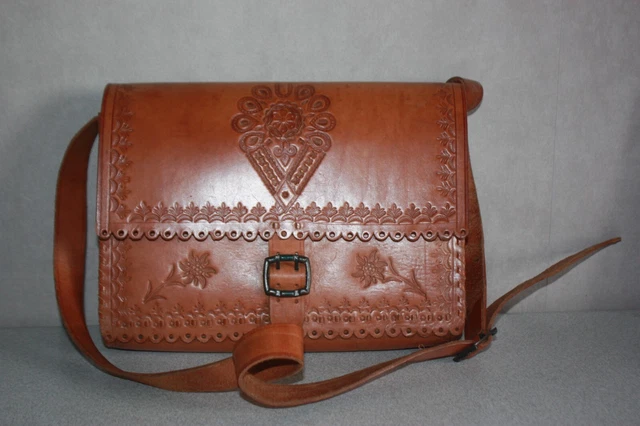 Sac Besace Love Leather En Cuir Ajouré Et Clouté - Bandoulière, Noir, Occasion Très Bon état