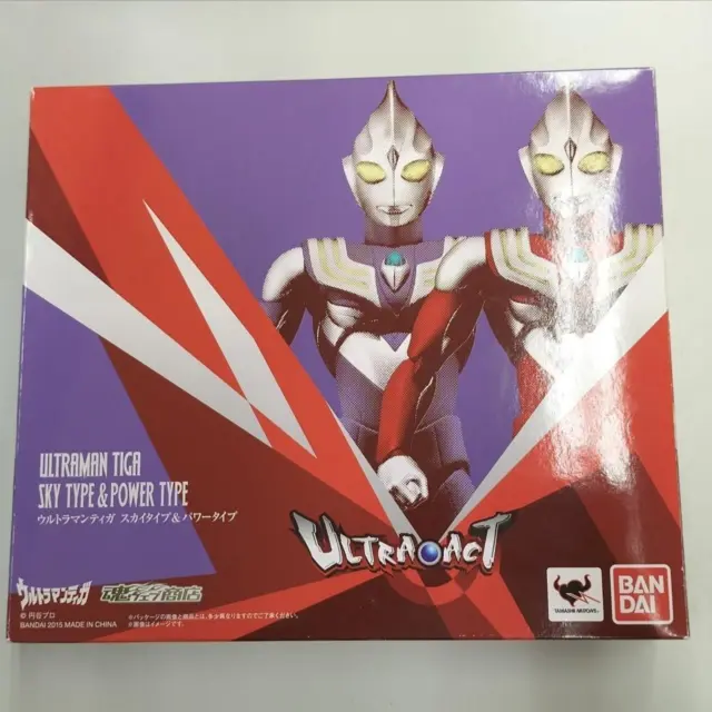 ULTRA ACT Ultraman Tiga Sky Type Power Type Bandai