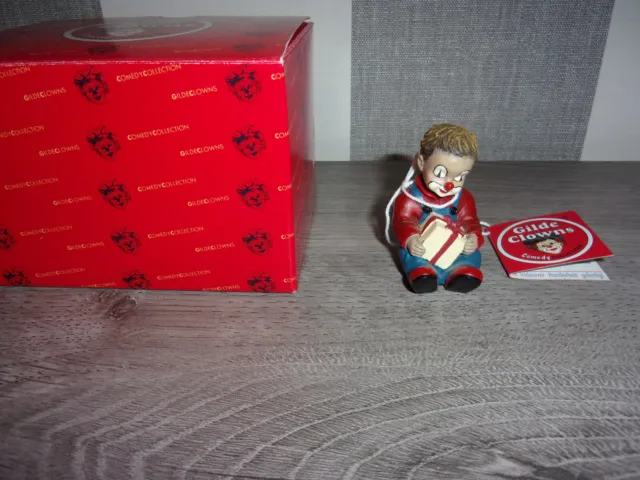 Gilde Clown Figur sitzend 6 cm cm rot blau Comedy Collection Zirkuswelt Ostern