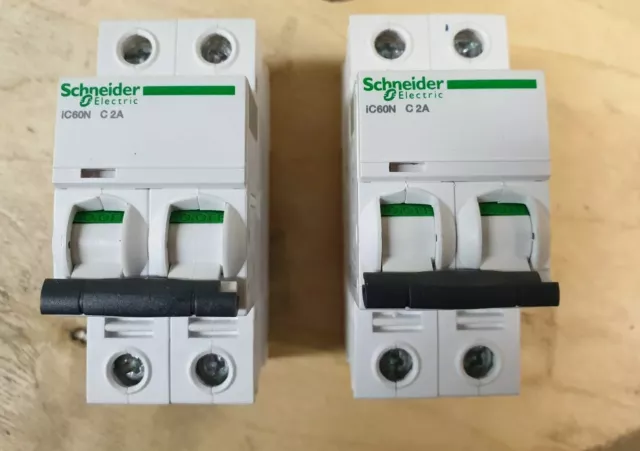 Disjoncteur modulaire tripolaire Schneider Acti9 iC60N 40A courbe C