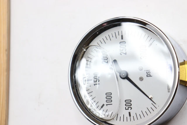 Wika Type 233.53 Pressure Gauge 0-3000 psi 1/2" NPT x 4" 810259KC