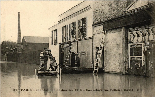 CPA PARIS Sauvetage rue Felicien David INONDATIONS 1910 (606250)