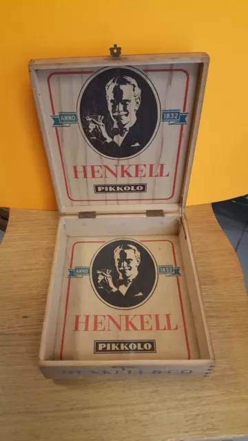 HENKELL & CO = Antike Holzkiste Wiesbaden um 1955 Pikkolo Sekt DER SCHWARZE HERR