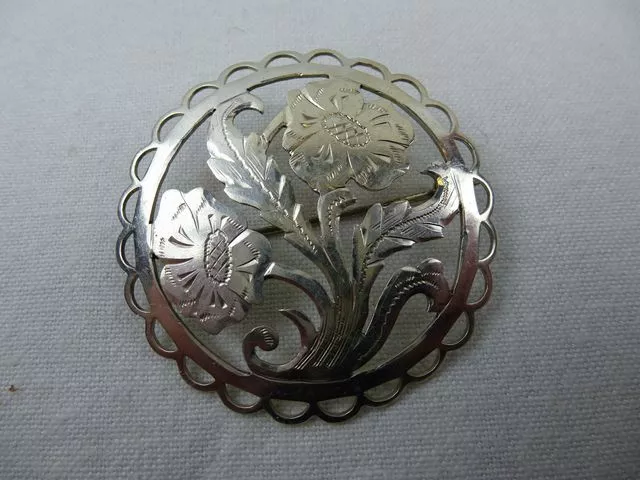 Filigrane Brosche / 835 Silber gepunzt / floral / Jugendstil