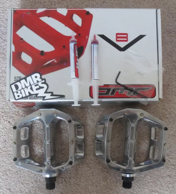 DMR BIKES V8 FLAT PEDALS 9/16” - Mountain Bike – Polished Silver – BNIB