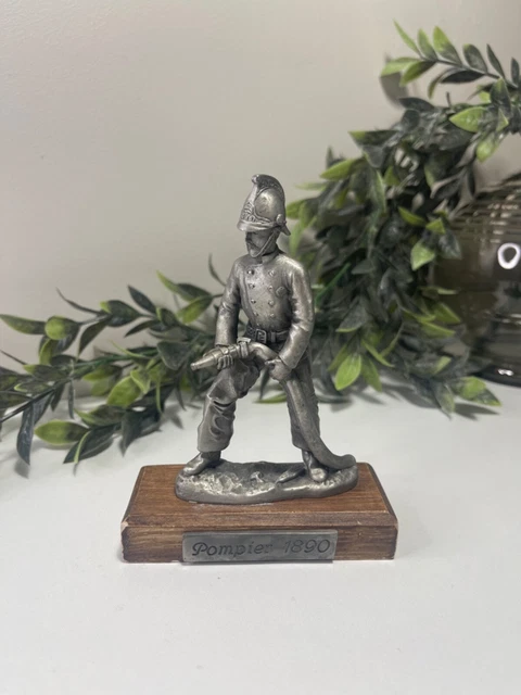 Statuette De Sapeur-pompier En Résine - Italie - Hauteur 14,5 Cm - Modèle N°300 - Occasion