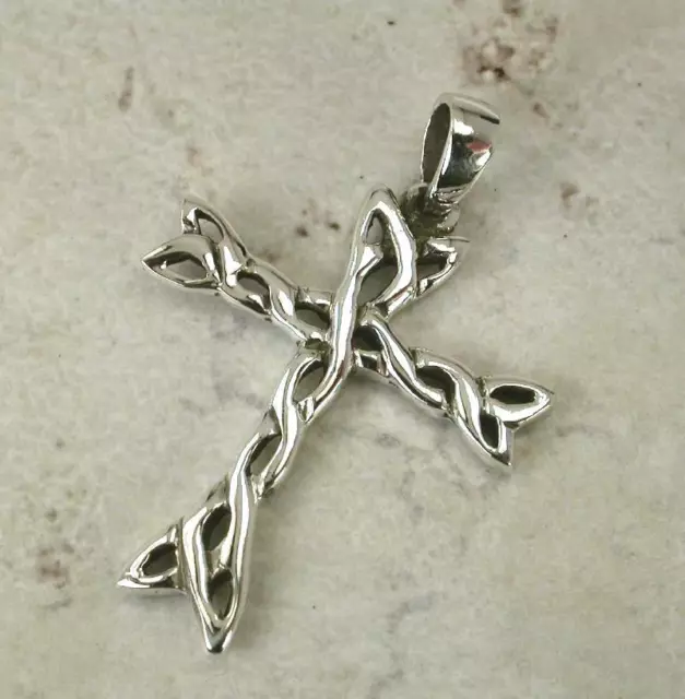 BEAUTIFUL STERLING SILVER CELTIC KNOT CROSS PENDANT style# p0151