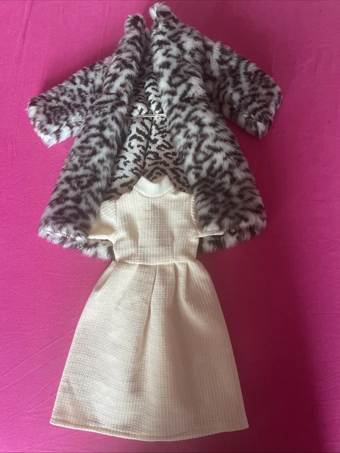 Ensemble Vintage Bella 1974 – Manteau Imperméable & Chapeau Fille (Cathie Cathy)